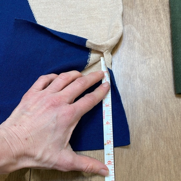 BCBG Maxazria merino wool geometric block color sweater pullover XXS v neck - Picture 10 of 11